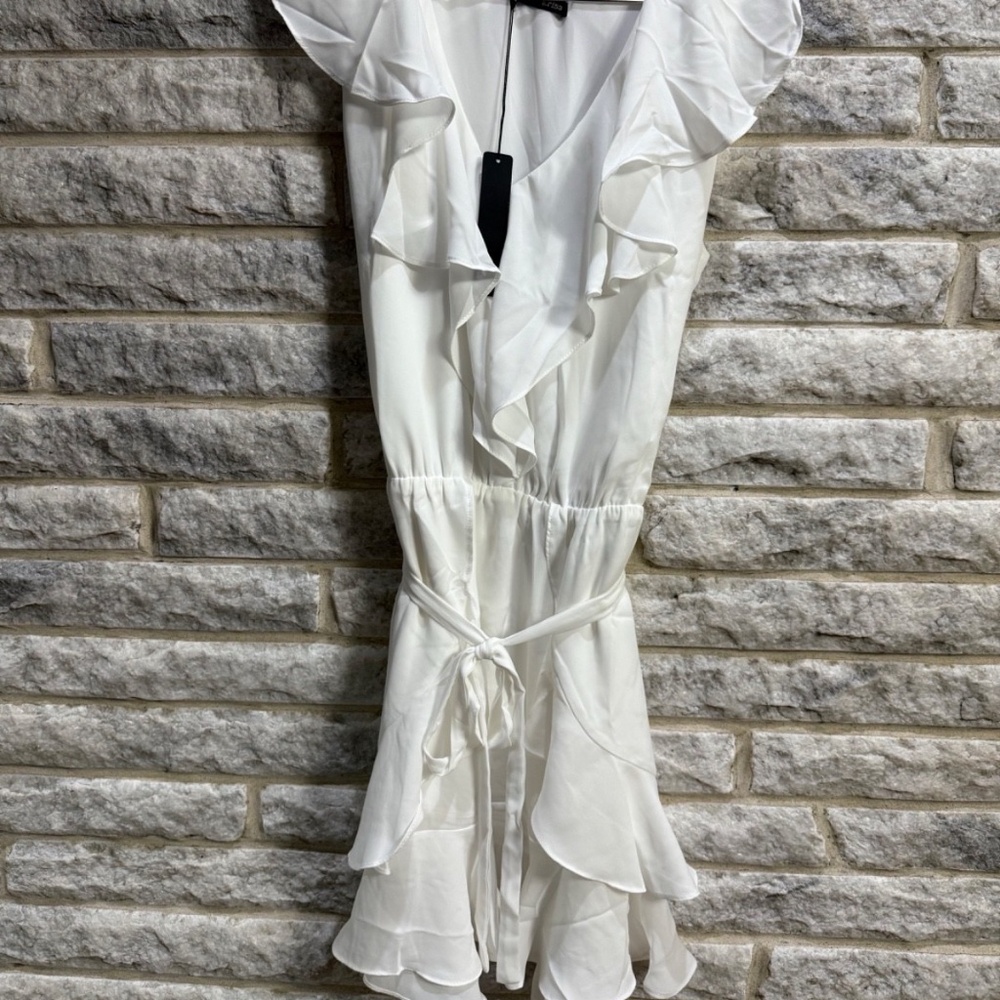 Womens Krisa White ruffle dress with tie waist Sz M NWT Lined Flare